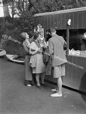 MRS ROSS WITH BERTIE & ETTA MARTIN AT TEA-STALL